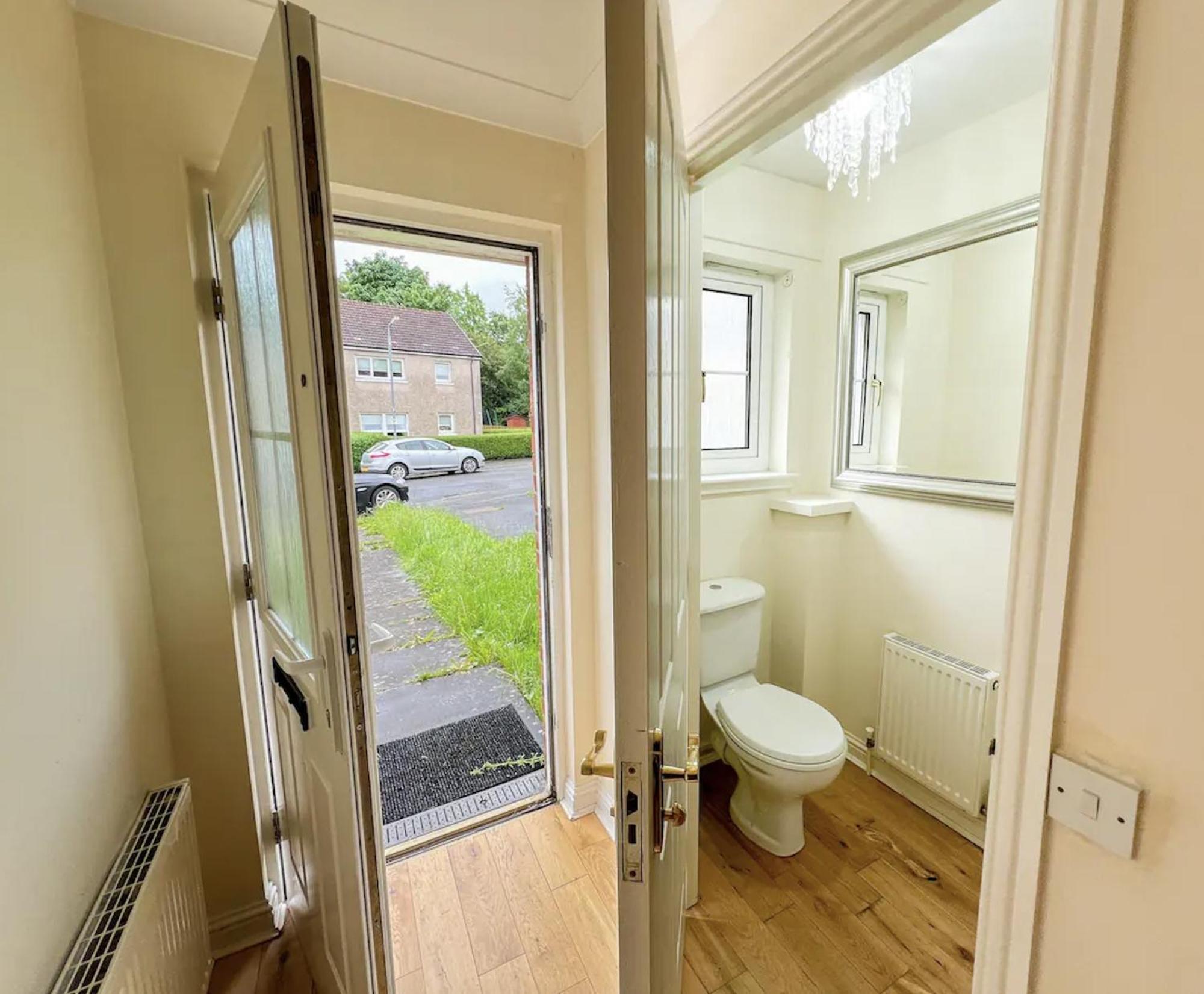Glasgow Central - Entire House - Free Parking , Free Super Fast Wifi , Private Garden & Parking Security ภายนอก รูปภาพ