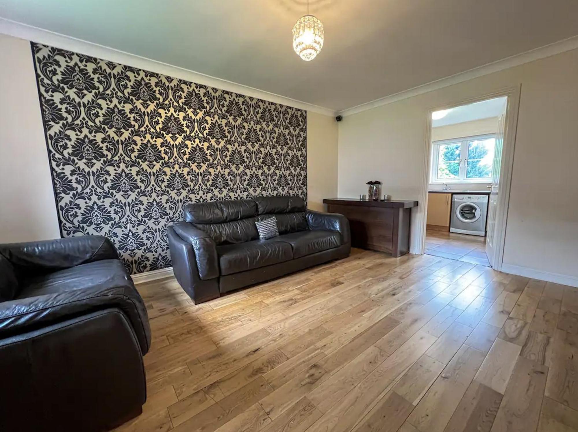 Glasgow Central - Entire House - Free Parking , Free Super Fast Wifi , Private Garden & Parking Security ภายนอก รูปภาพ