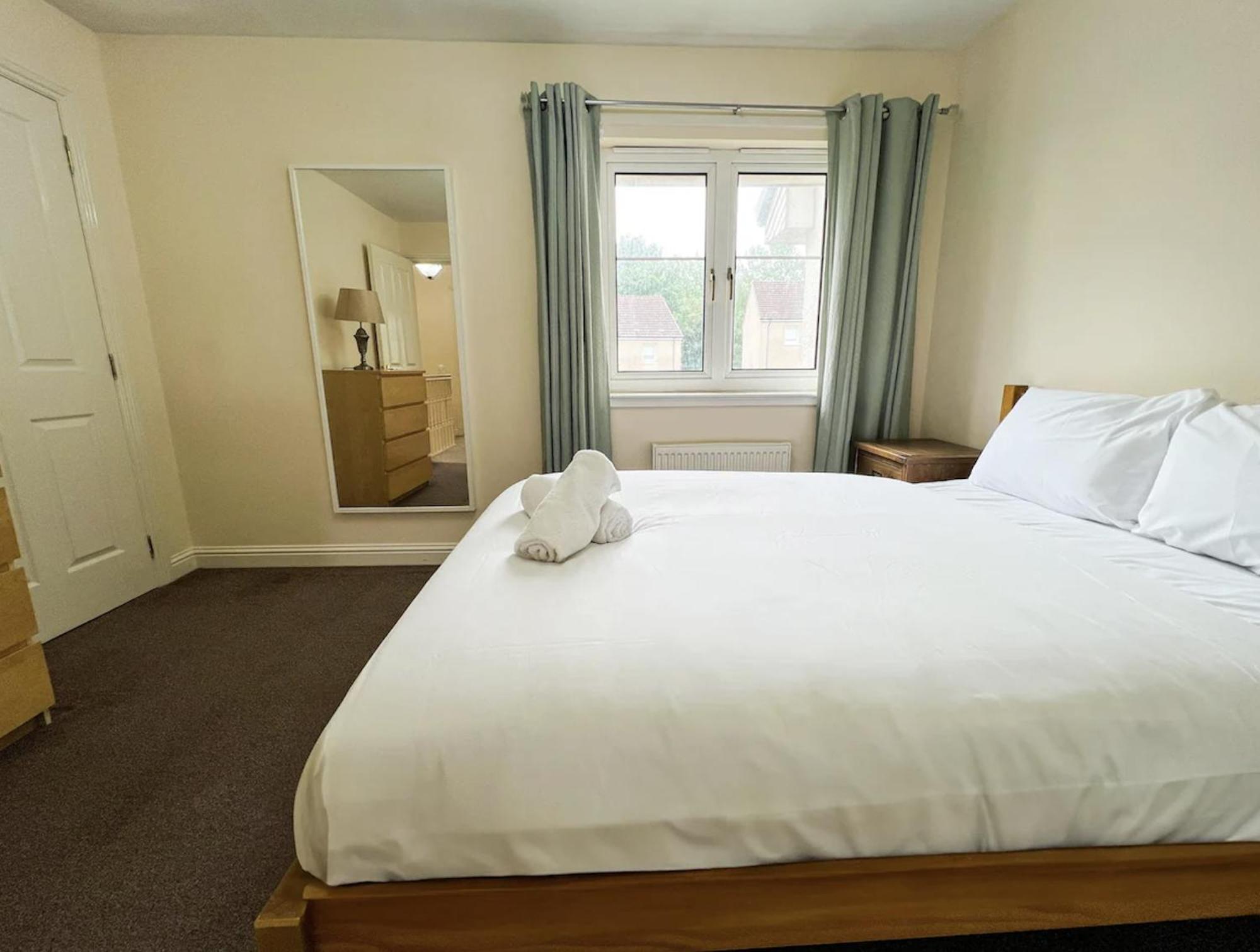 Glasgow Central - Entire House - Free Parking , Free Super Fast Wifi , Private Garden & Parking Security ภายนอก รูปภาพ