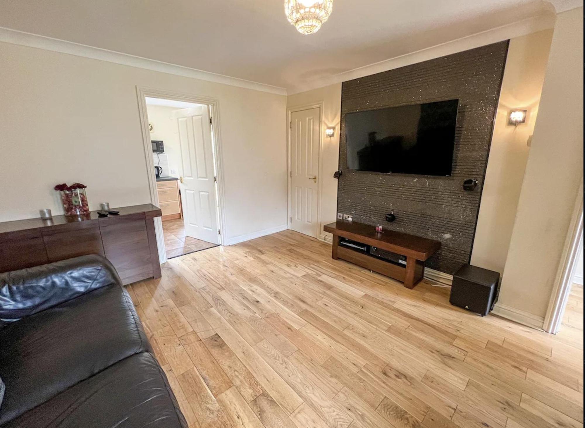 Glasgow Central - Entire House - Free Parking , Free Super Fast Wifi , Private Garden & Parking Security ภายนอก รูปภาพ