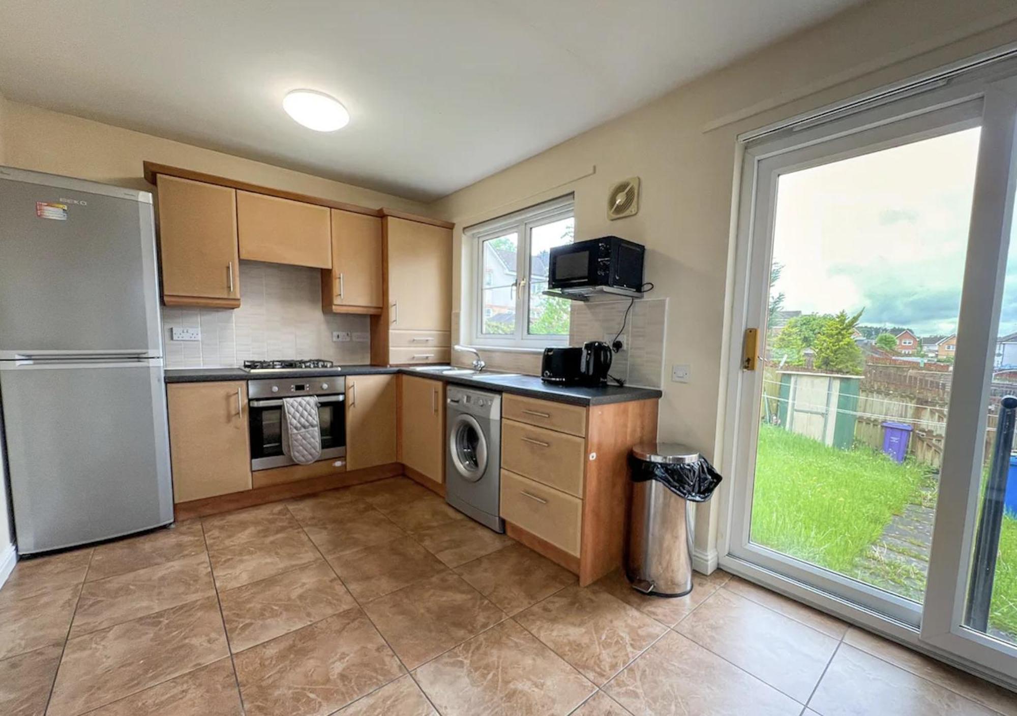 Glasgow Central - Entire House - Free Parking , Free Super Fast Wifi , Private Garden & Parking Security ภายนอก รูปภาพ