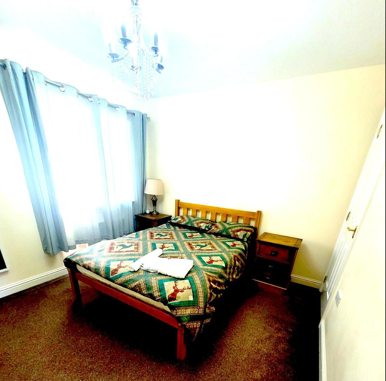 Glasgow Central - Entire House - Free Parking , Free Super Fast Wifi , Private Garden & Parking Security ภายนอก รูปภาพ