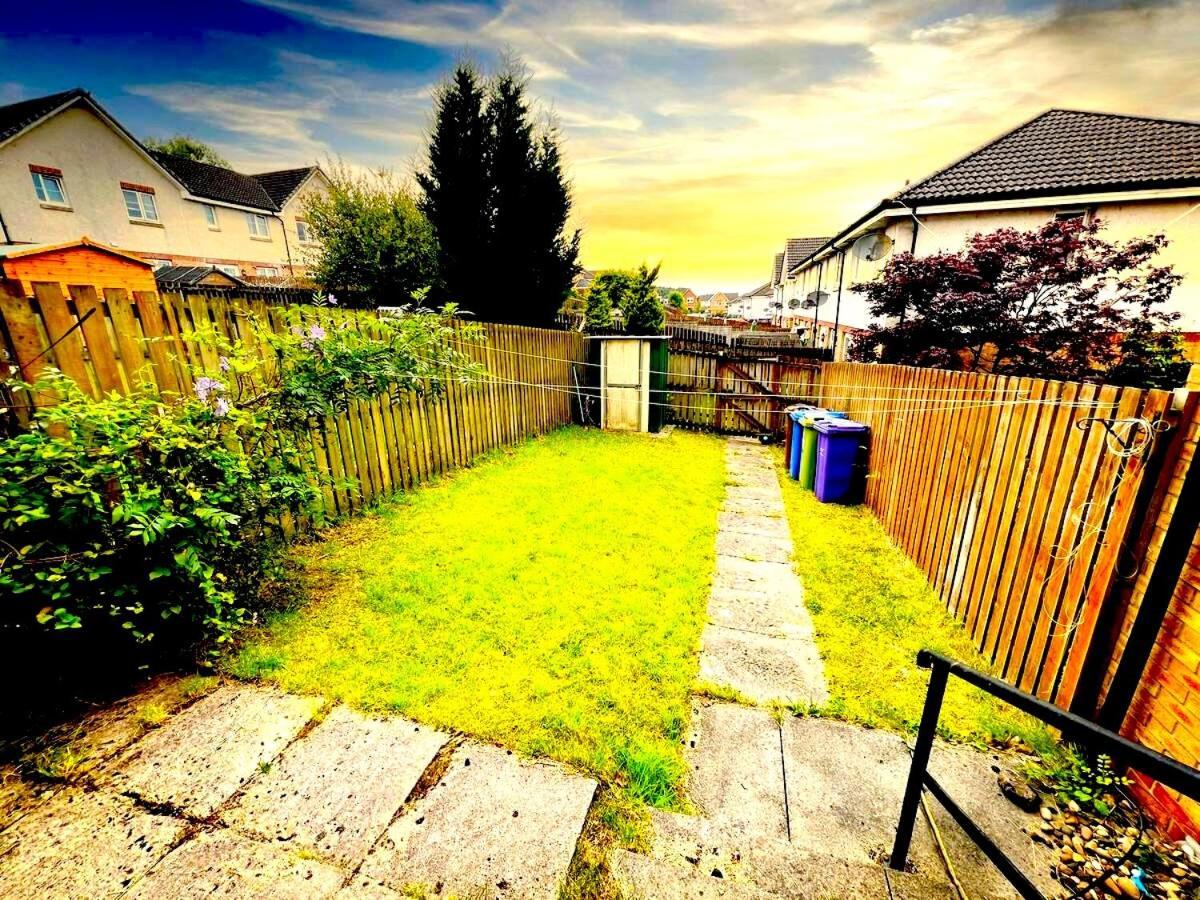 Glasgow Central - Entire House - Free Parking , Free Super Fast Wifi , Private Garden & Parking Security ภายนอก รูปภาพ